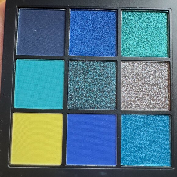 Huda Beauty Sapphire Obsessions Eyeshadow Palette - Picture 4 of 7